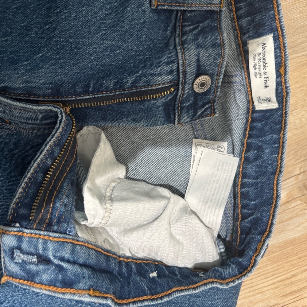 Abercrombie & Fitch High Rise Blue Jeans - Picture 4 of 4